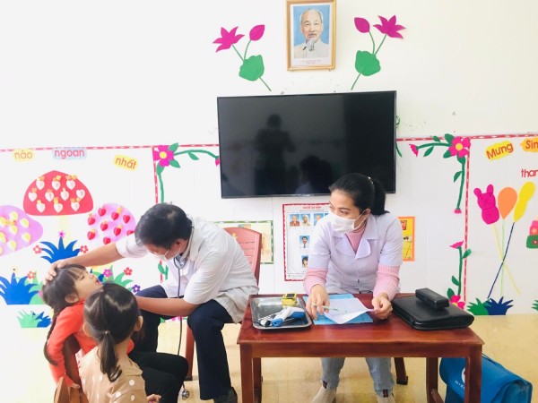 KHÁM SƯC KHỎE ĐỢT I CỦA TRƯỜNG MÂM NON ĐỨC LONG NĂM HỌC 2021- 2022