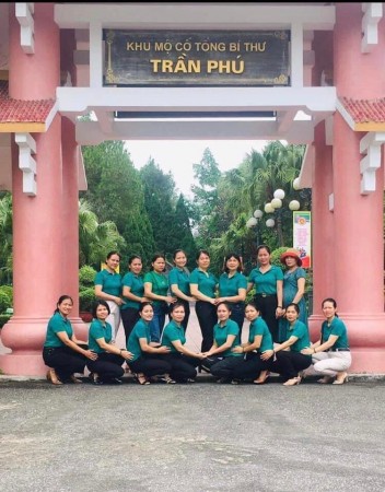 TRƯỜNG MẦM NON ĐỨC LONG TÔ CHỨC CÁN BỘ GIÁO VIÊN, NHÂN VIÊN ĐI DÂNG HƯƠNG MỘ , NHÀ THỜ Đinh Nguyên Tiến Sĩ Phan Đình Phùng, mộ Đồng chí Trần Phú