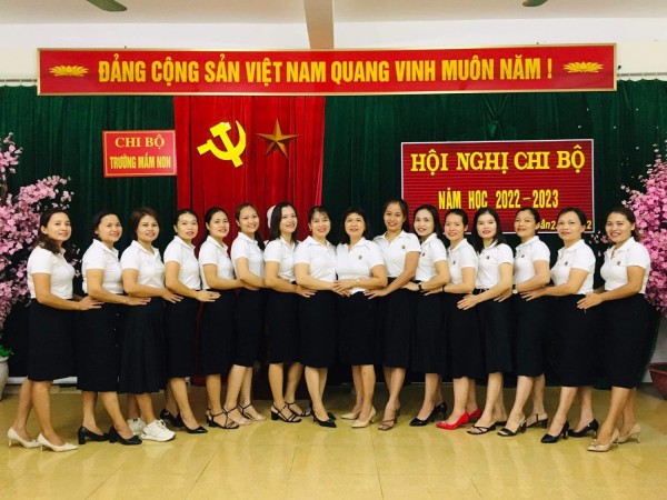 HÔI NGHỊ CHI BỘ TRƯỜNG MẦM NON ĐỨC LONG NĂM HỌC 2022- 2023