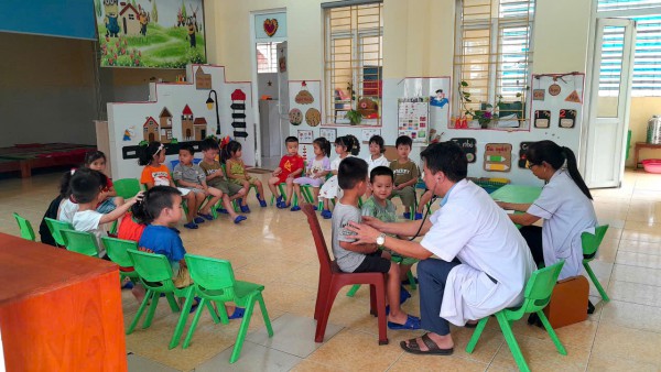 TRƯỜNG MẦM NON ĐỨC LONG KHÁM SỨC KHỎE ĐỊNH KỲ CHO TRẺ  – HÀNH ĐỘNG NHỎ, Ý NGHĨA LỚN