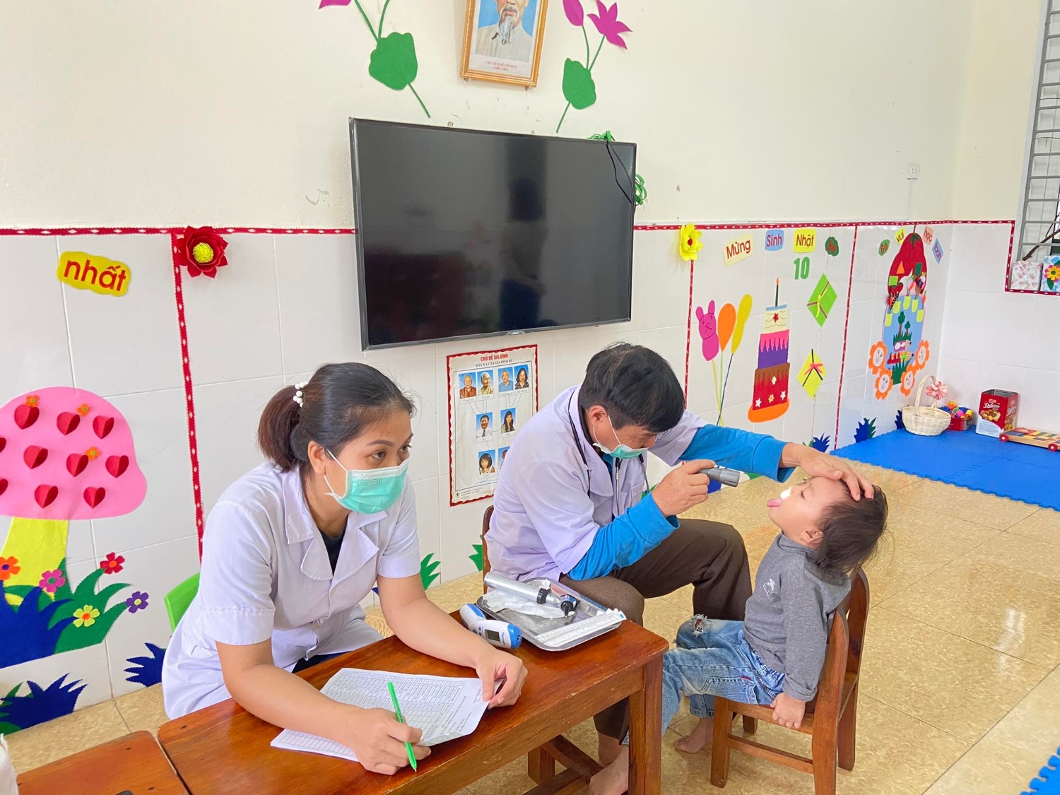 KHÁM SỨC KHỎE CHO TRẺ ĐỢT I NĂM HỌC 2022- 2023