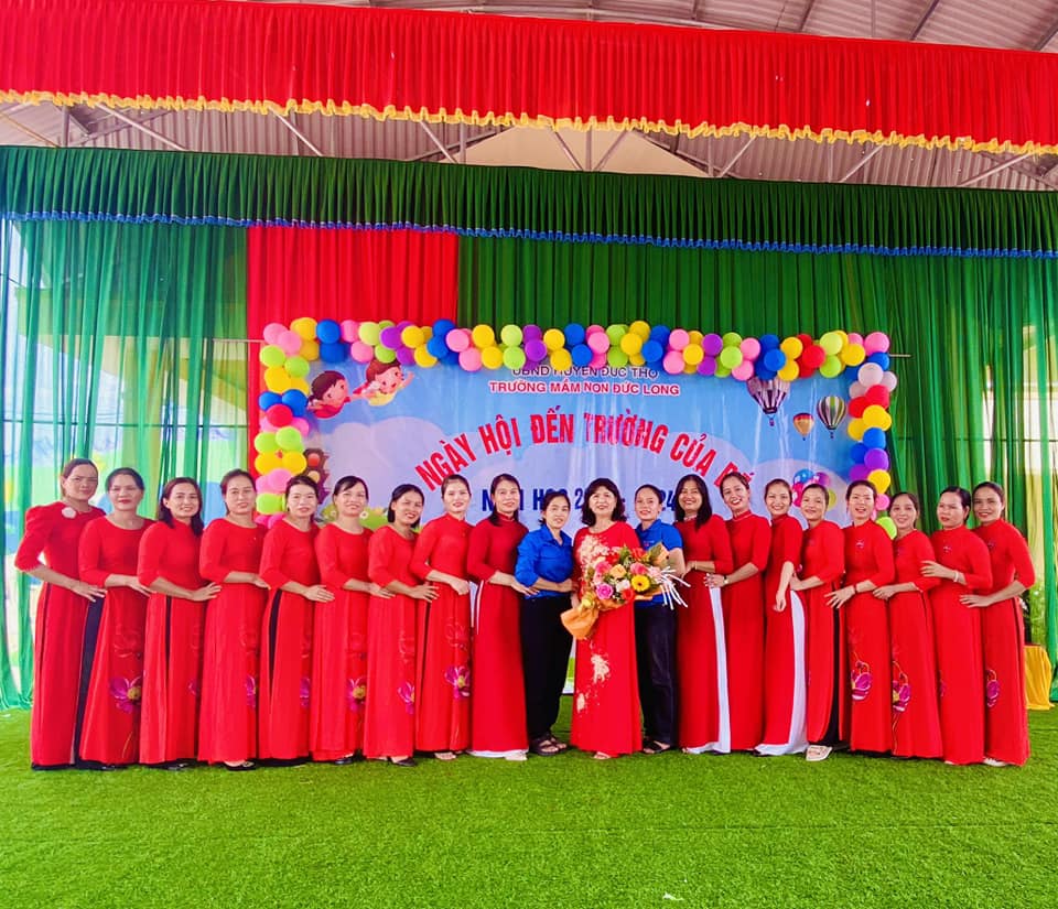 Tập thể Cán bộ, giáo viên, nhân viên nhà trường